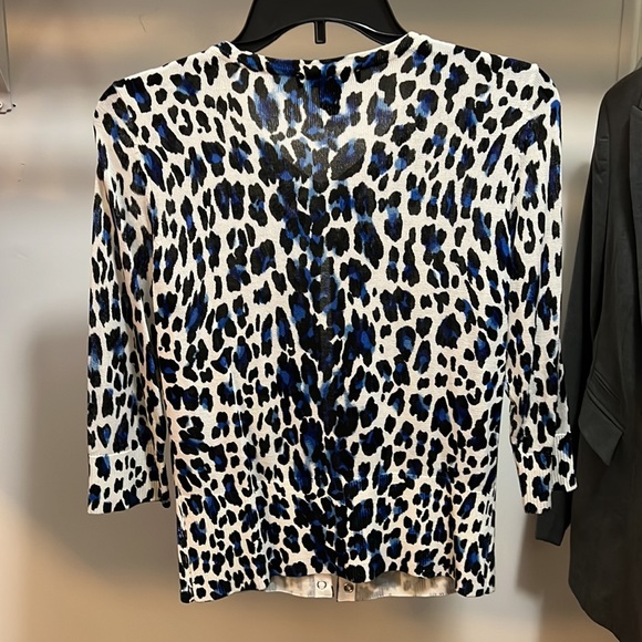 WHBM SZ Small cheetah print Black white and blue sweater - Picture 5 of 6
